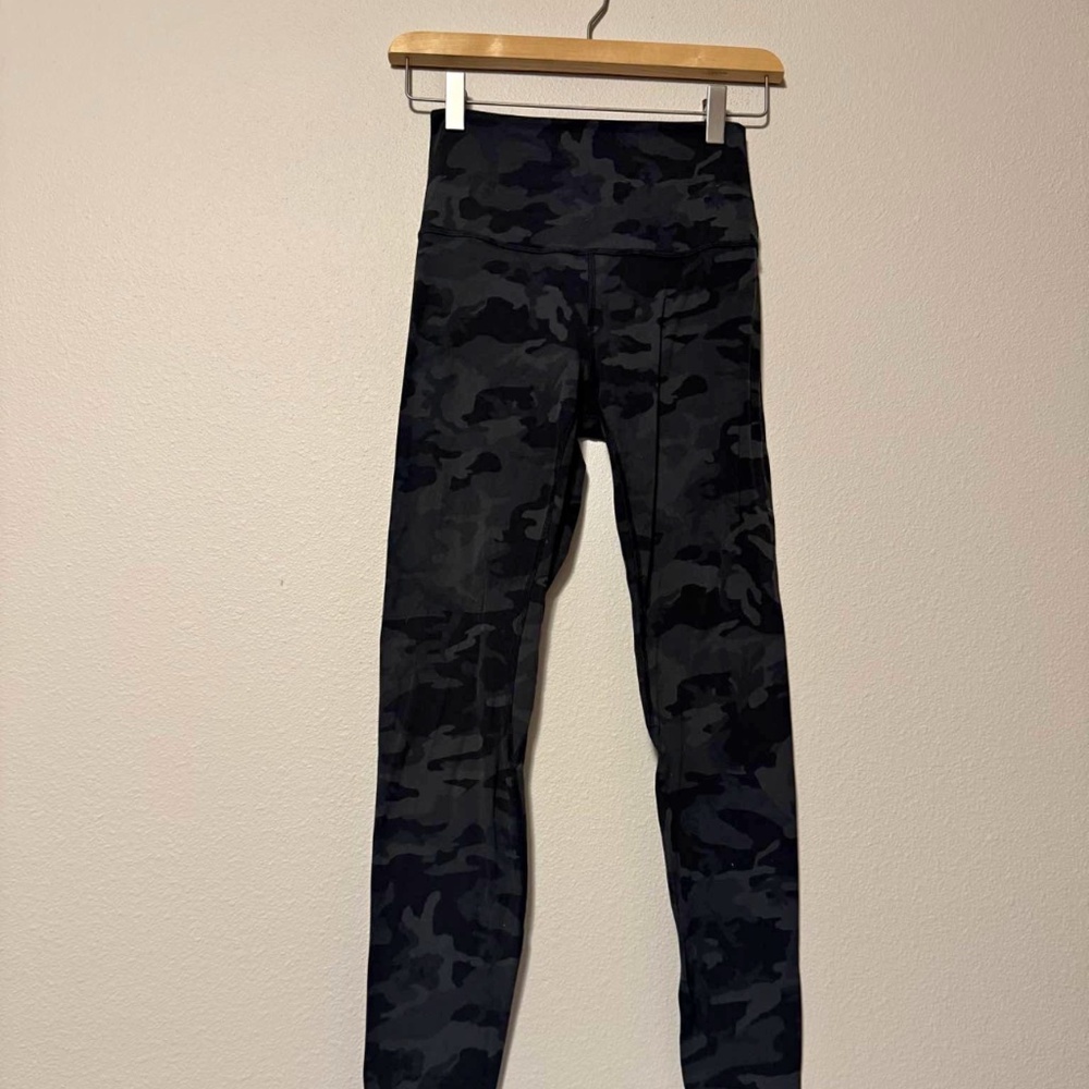 Lululemon camo 7/8 length pants size 2